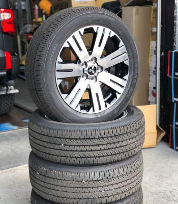 中古新車外し純正18インチタイヤ＆アルミ4本セット118b サムネイル2