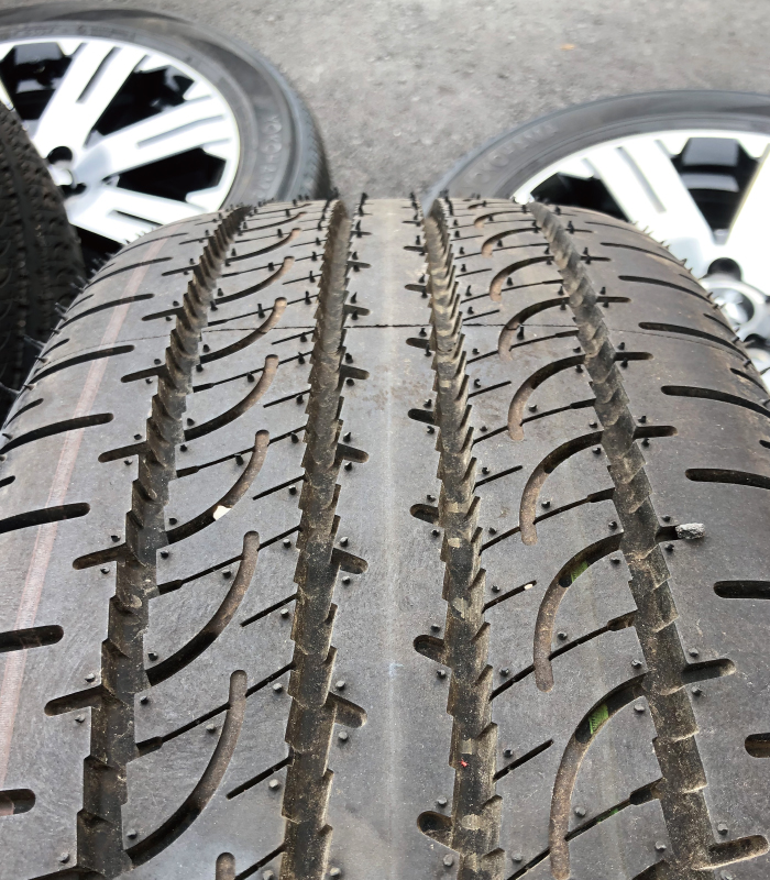 中古新車外し純正18インチタイヤ＆アルミ4本セット1224a サムネイル3